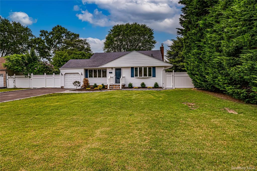 696 Peter Paul Drive, West Islip