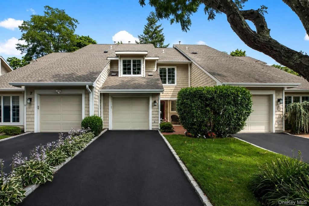 9 Pleasant Lane, Bay Shore