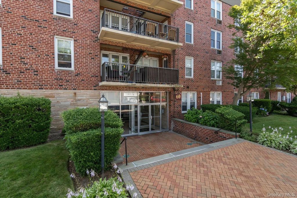 60 Hempstead Avenue 2c, Lynbrook