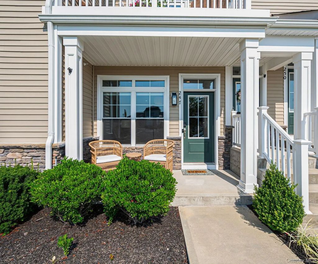 247 Silver Timber Drive, Yaphank