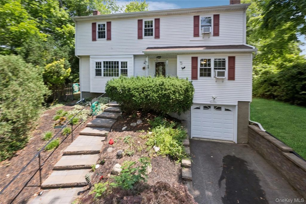 49 Old Town Lane, Huntington