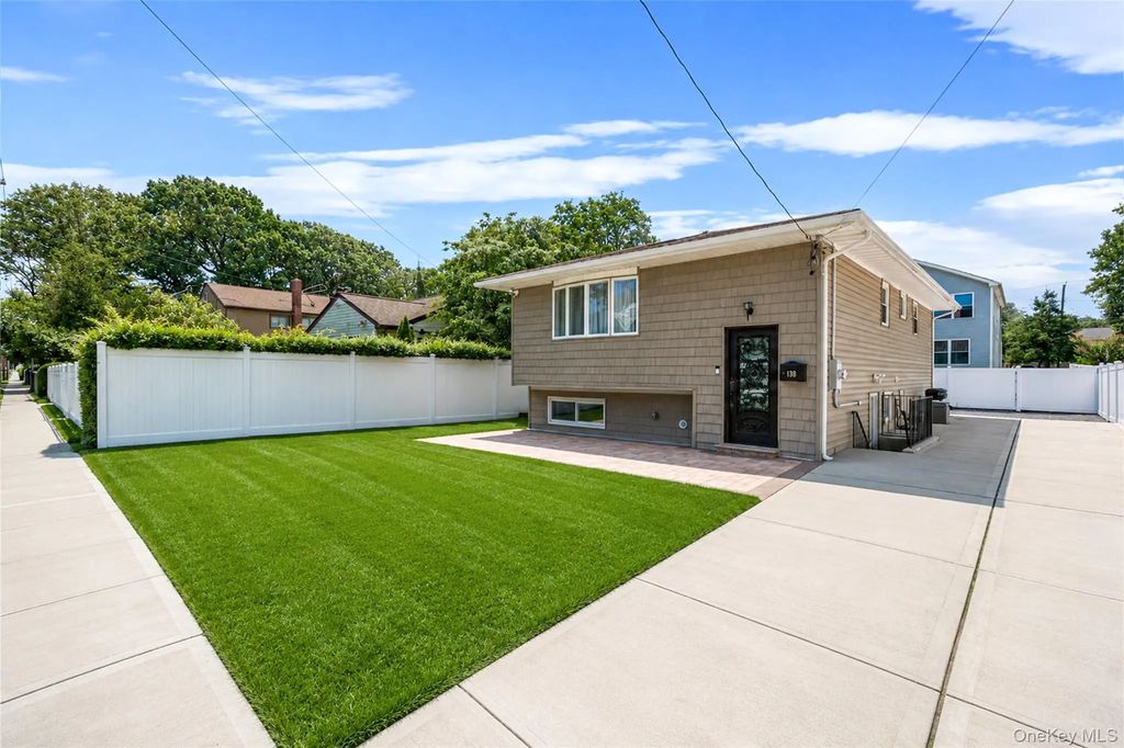 188 Frederick Avenue, Roosevelt