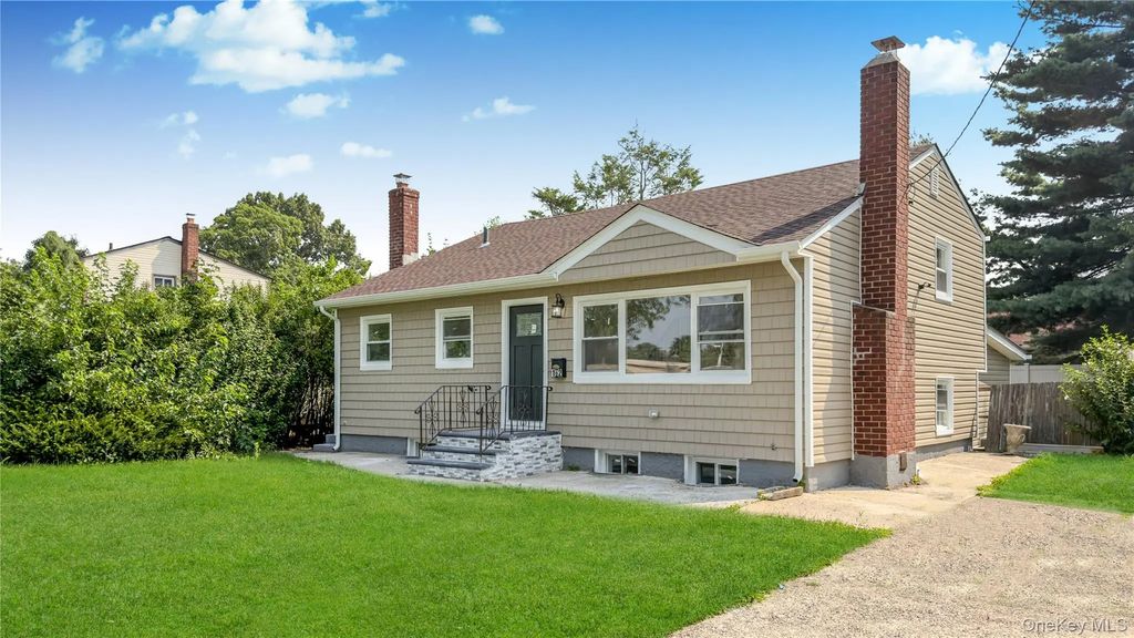 162 State Street, Westbury