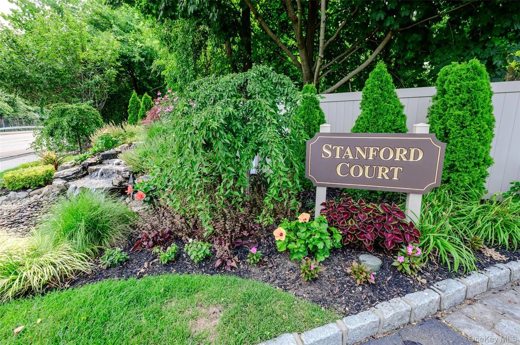 12 Stanford Court # A, Wantagh