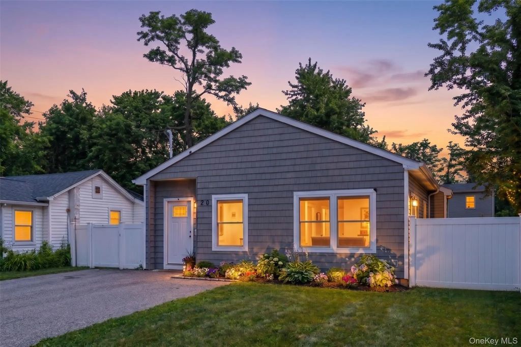 20 Cedar Road E, Mastic Beach