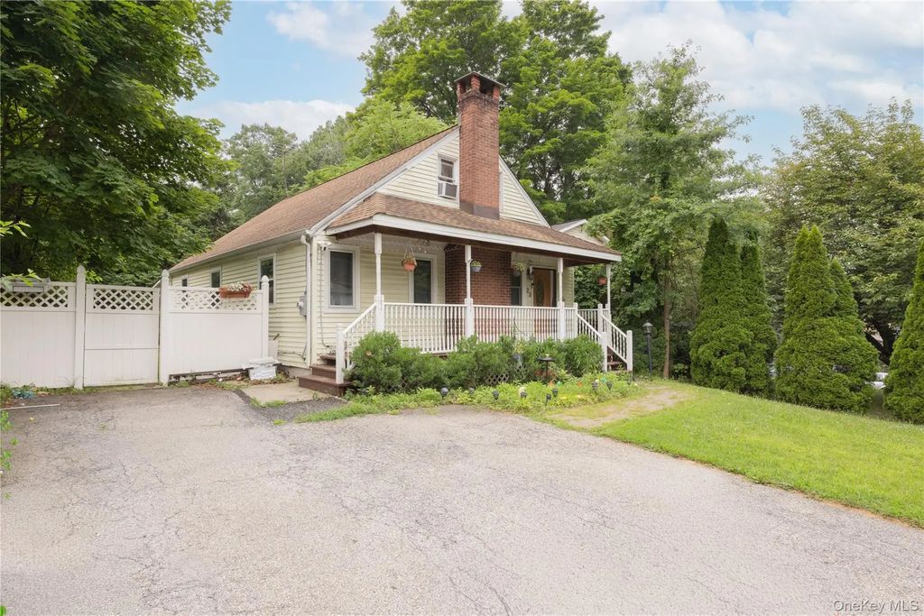 22 W Crooked Hill Road, Pearl River