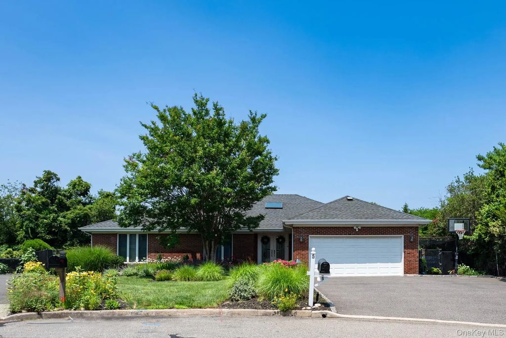 5 High Court, Bayville