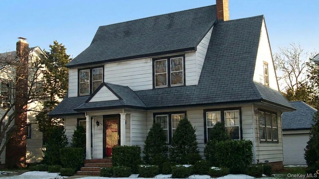 44 Muirfield Road, Rockville Centre
