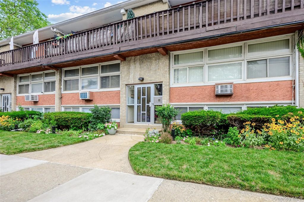 3 Duryea Place 1d, Lynbrook