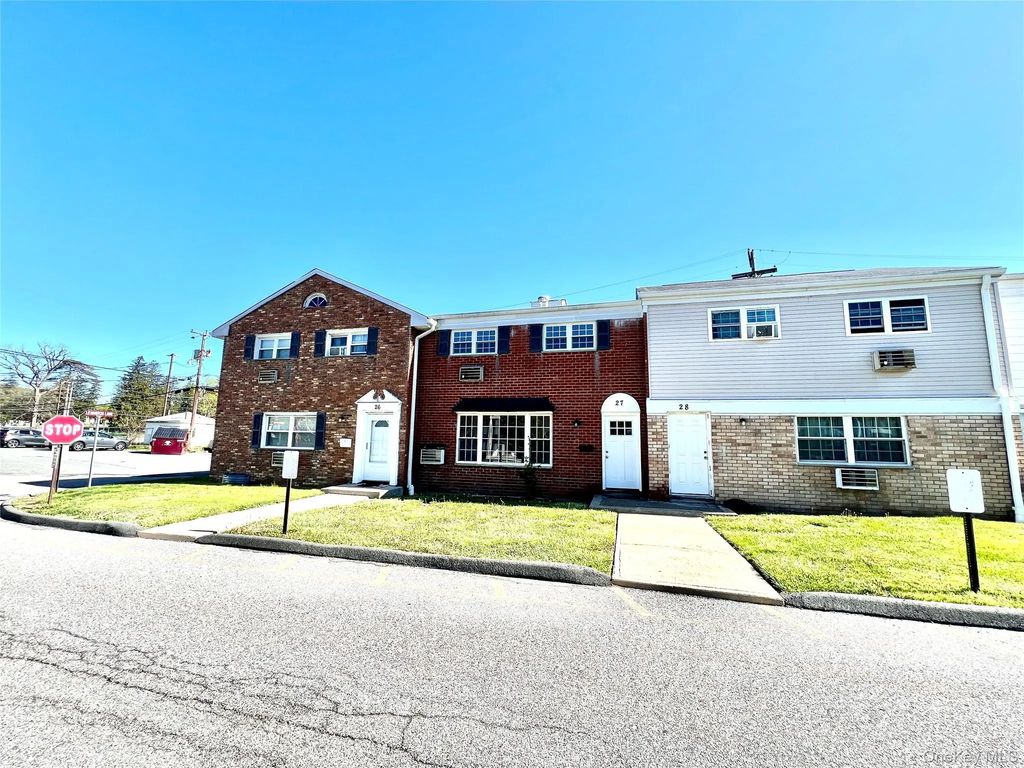 27 Lexington Lane, New Windsor