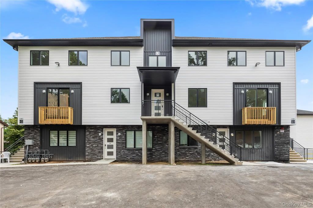 13 Gwen Lane # 202, Monsey