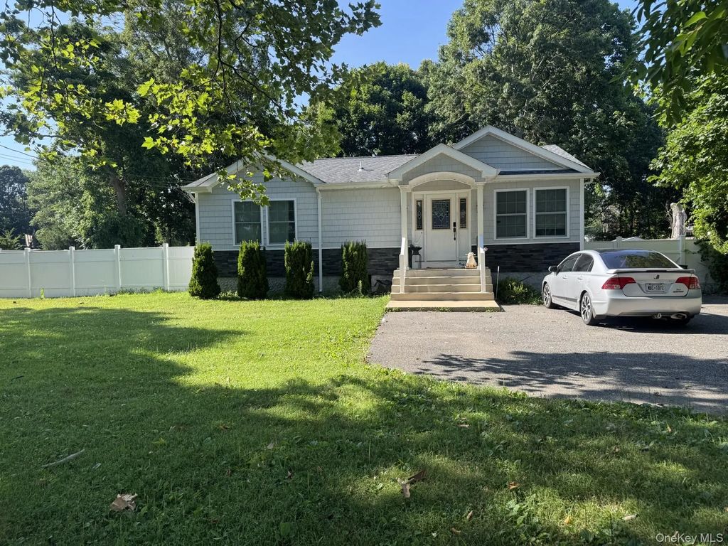 75 Gates Avenue, Central Islip