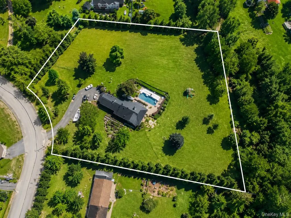 6 Vista Drive, Liberty