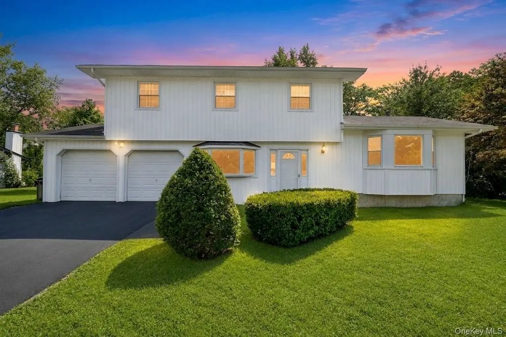 2 Valley Forge Drive, Wheatley Heights