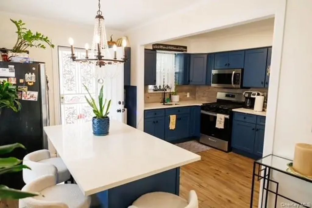 6511 175th Street, Fresh Meadows