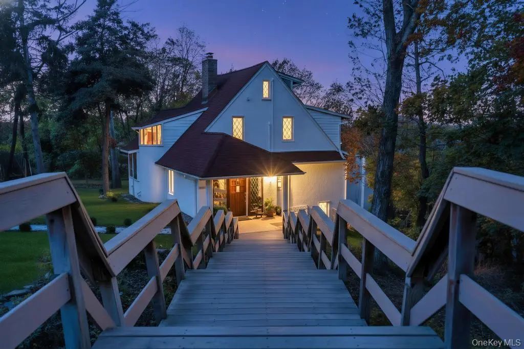 11 Buena Vista Road, Port Jefferson