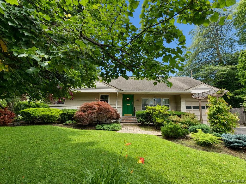 2154 Marion Avenue, Merrick