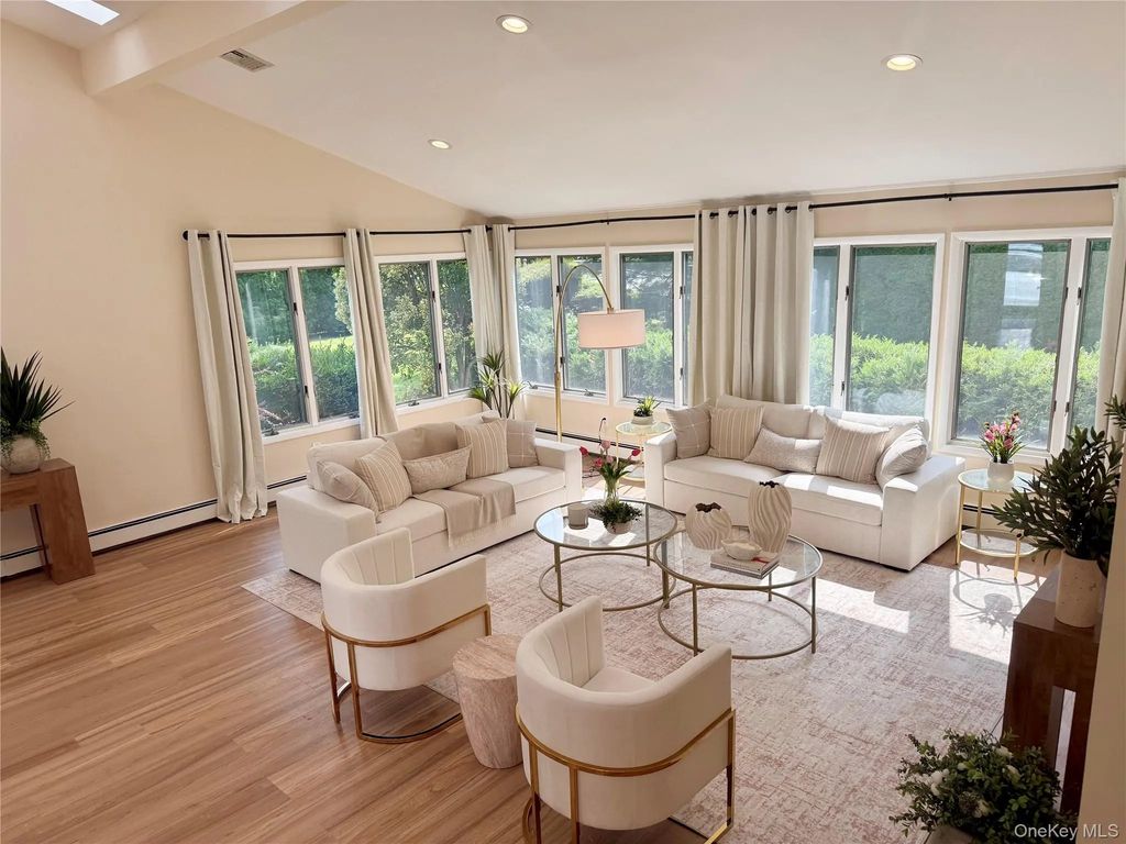119 Harrow Lane, Manhasset