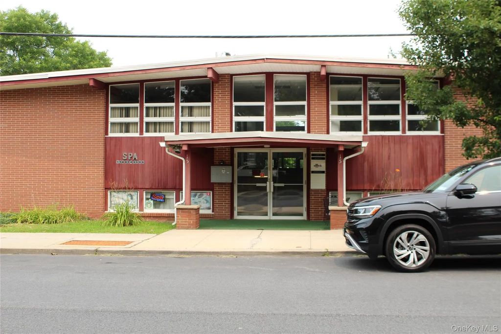 15 Moore Avenue # 2r, Mount Kisco