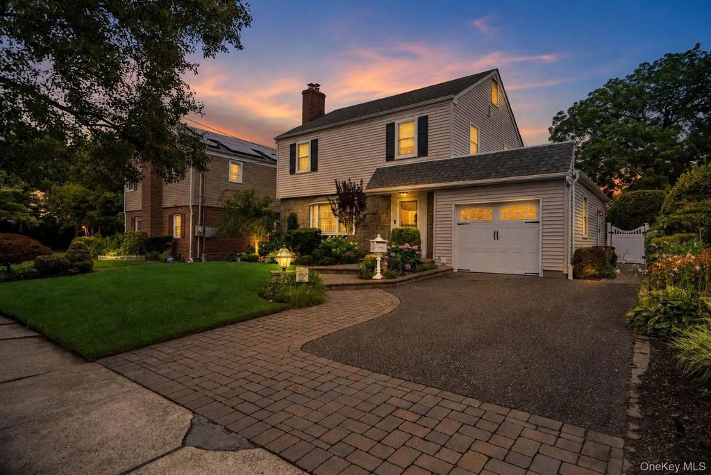 10 Crimson Avenue, Malverne
