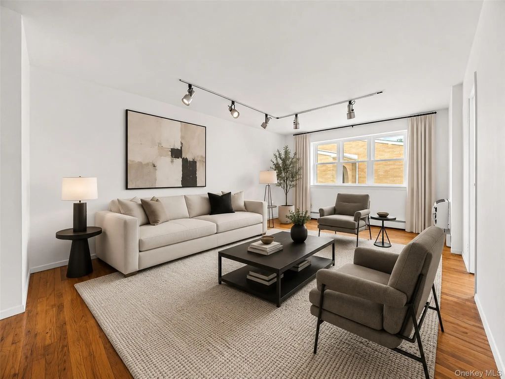 212 Westend Avenue # 7-d, Freeport