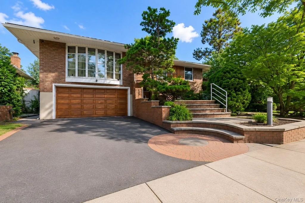 561 Golf Drive, Valley Stream