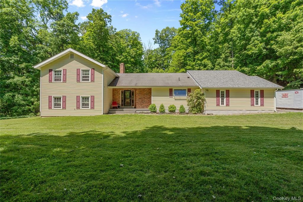21 Straub Drive, Pleasant Valley
