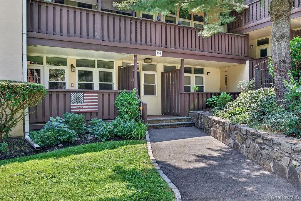 103 Wiltshire Road # D8, Scarsdale