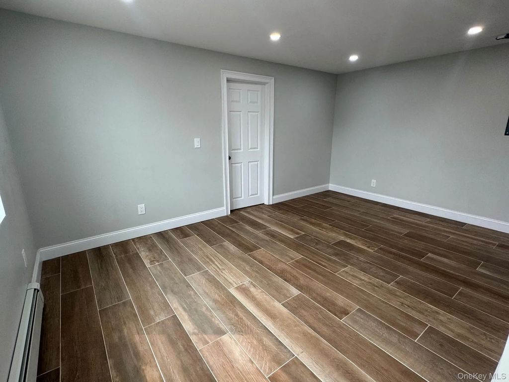 233 Franklin Street # Apt 3, Hempstead