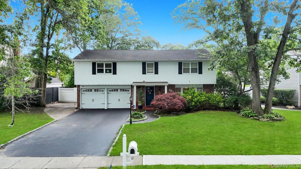 22 Cornelia Lane, Lake Grove