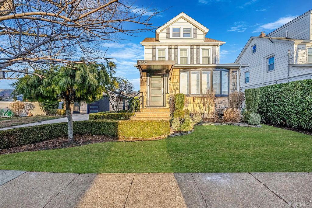 32 Everett, Lynbrook