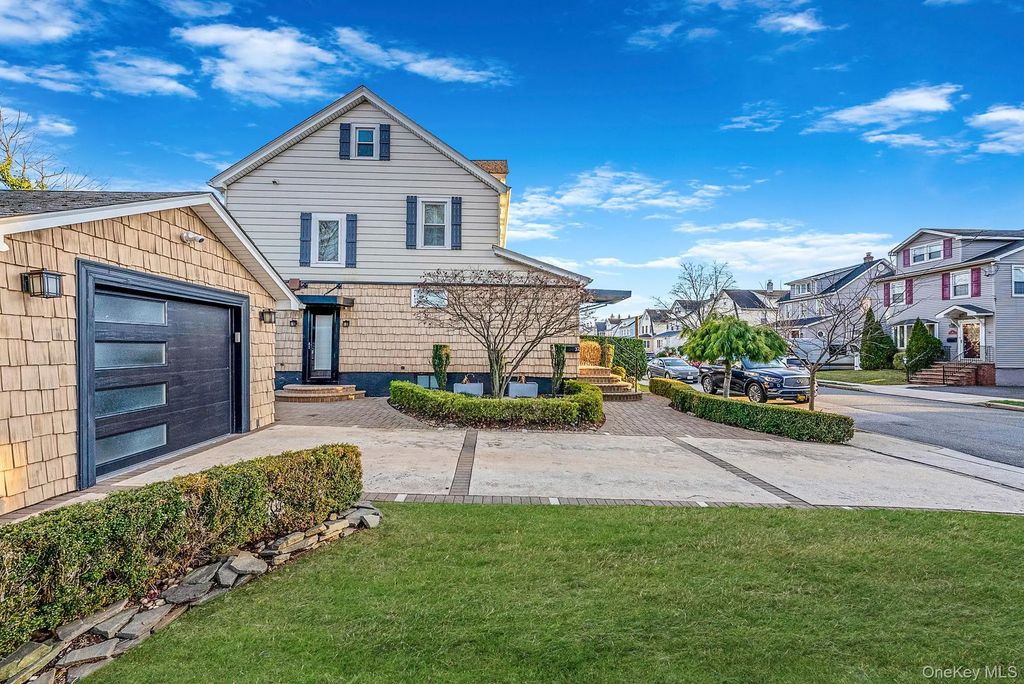32 Everett Street, Lynbrook