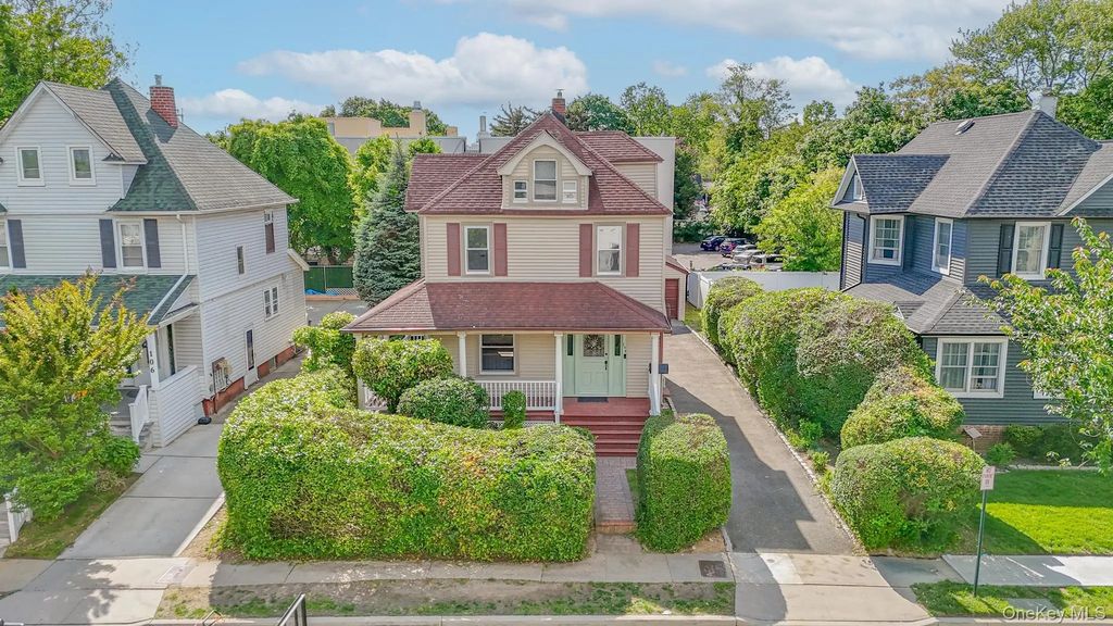 108 N Forest Avenue, Rockville Centre