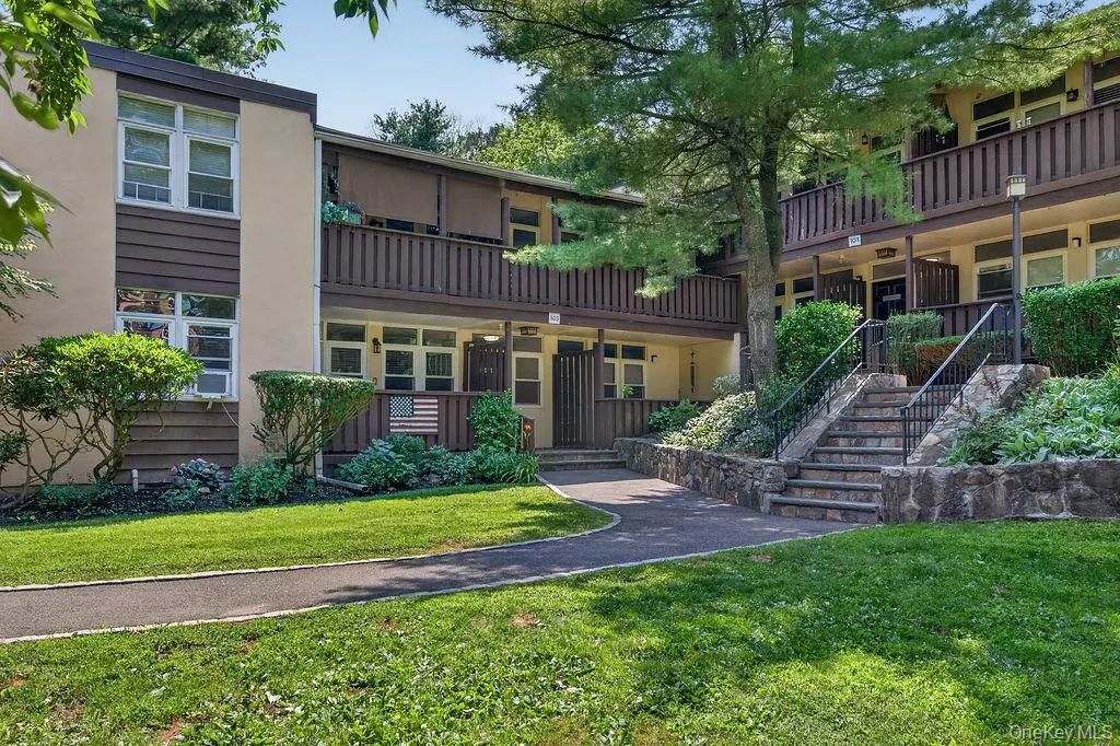 103 Wiltshire Road # D8, Scarsdale