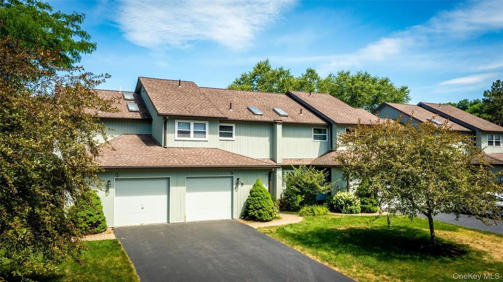 21 Pond Drive W, Rhinebeck
