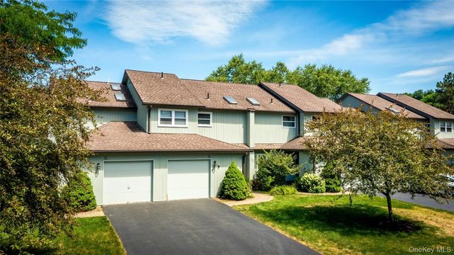 21 Pond Drive W, Rhinebeck