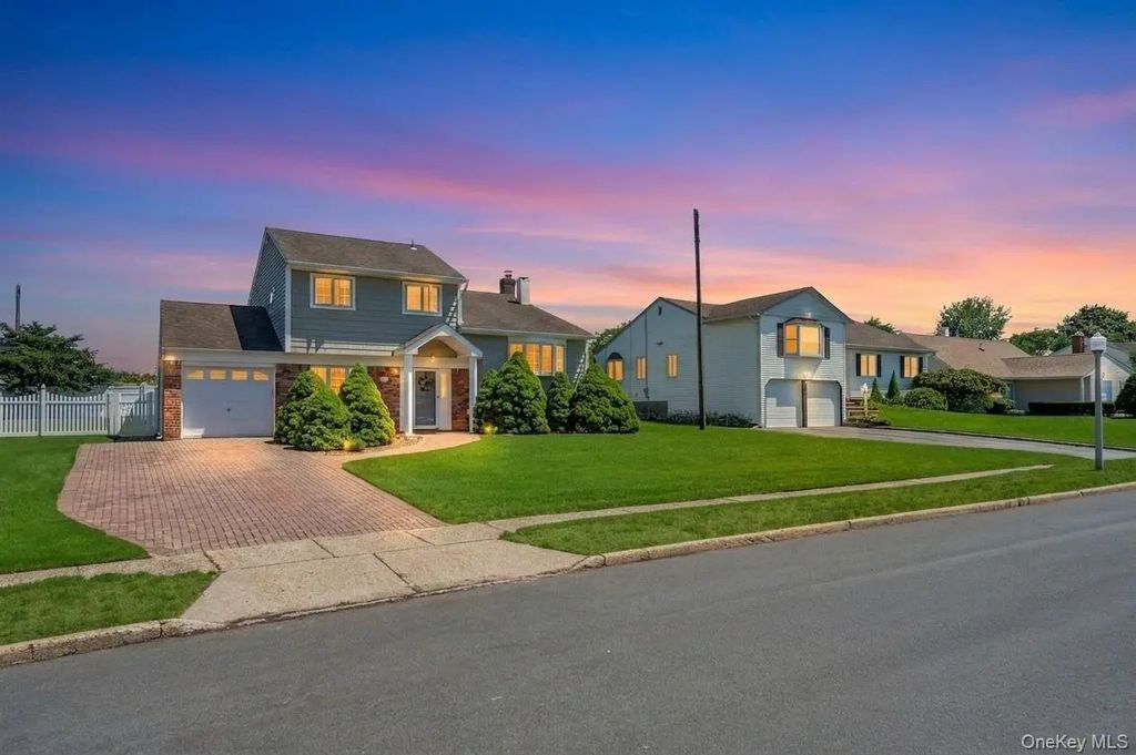 12 Sagebrush Lane, Kings Park