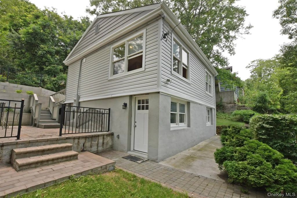 6 Southold Road, Sound Beach