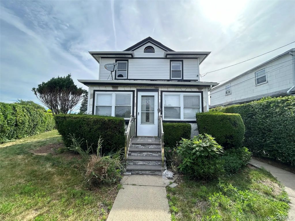 96 California Avenue, Hempstead
