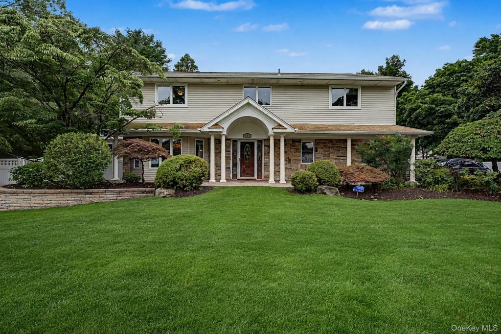 6 Field Daisy Lane, East Northport
