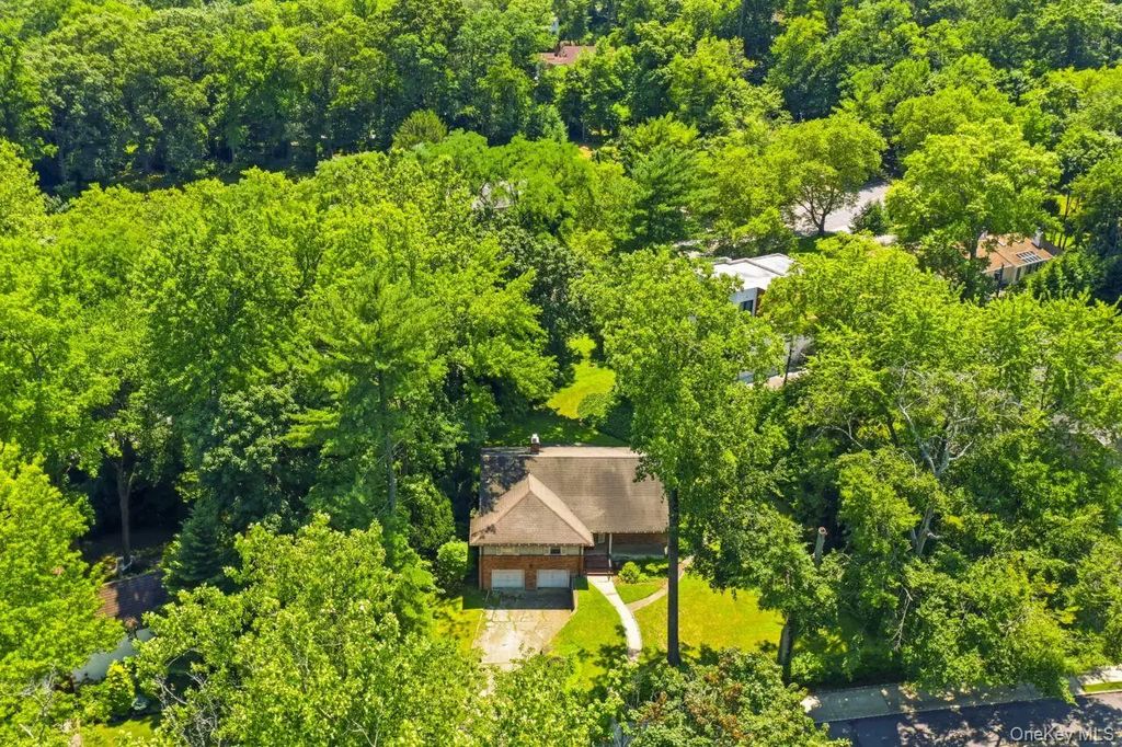 80 Nassau Drive, Great Neck