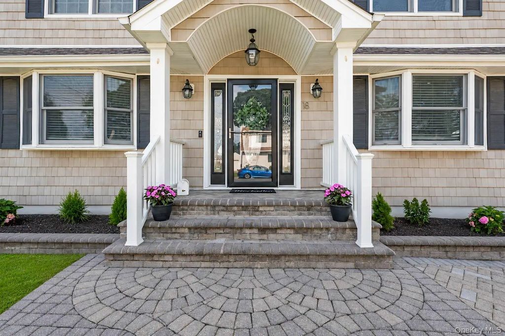 18 Worden Place, West Babylon