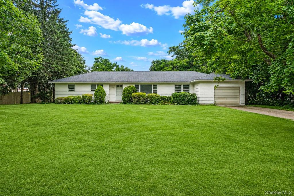 685 Village Lane, Mattituck