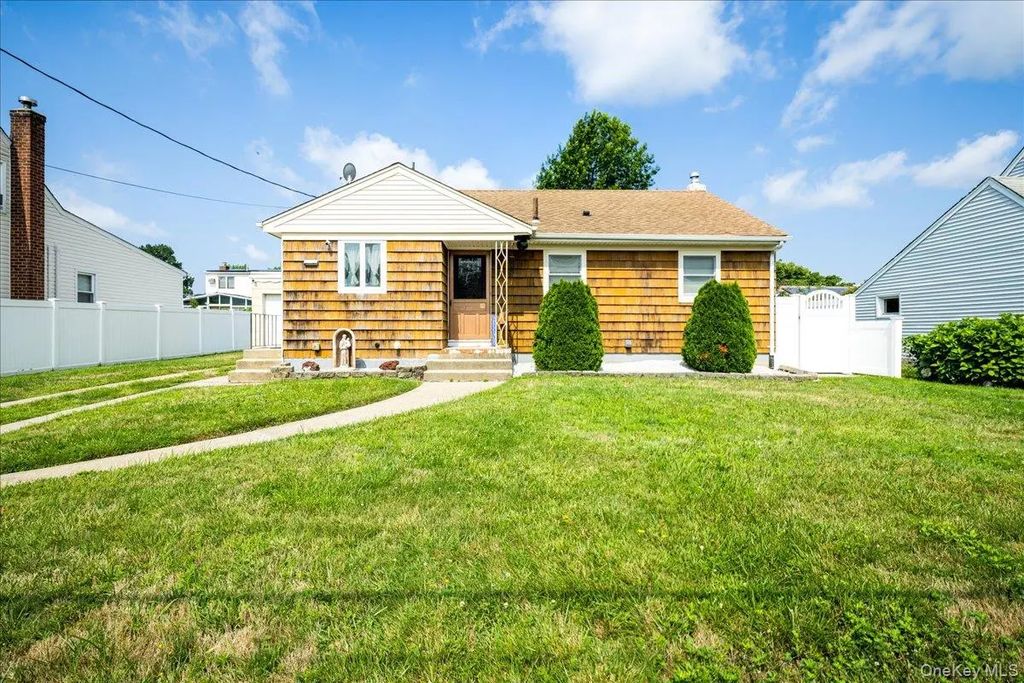 17 Joludow Drive, Massapequa Park