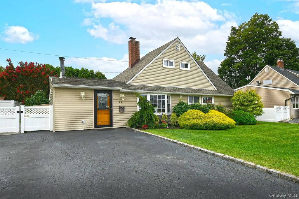 261 Elm Drive S, Levittown