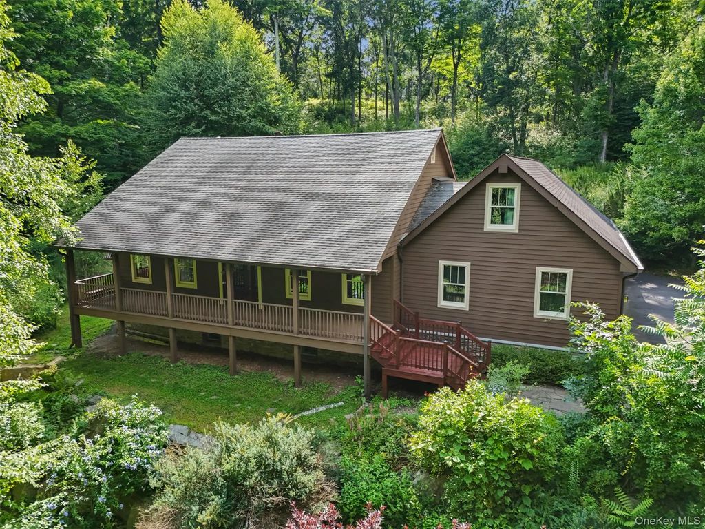 39 Miller Hill Woods Court, Carmel