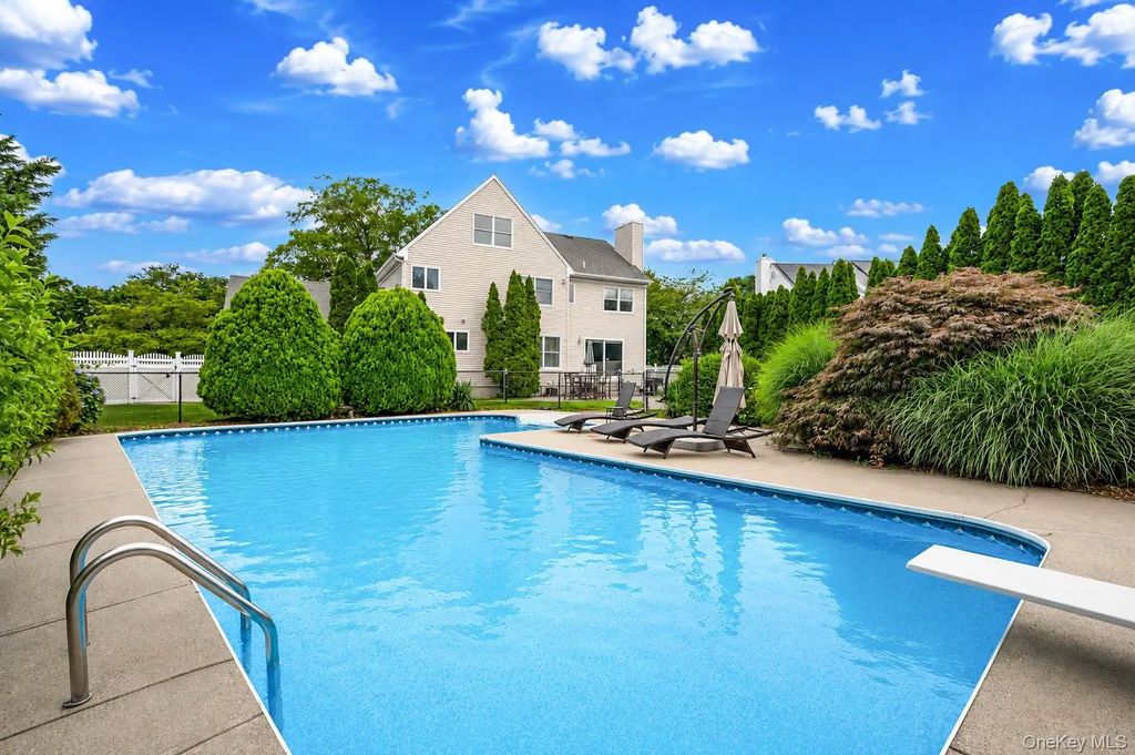 62 Tallmadge Trail, Miller Place