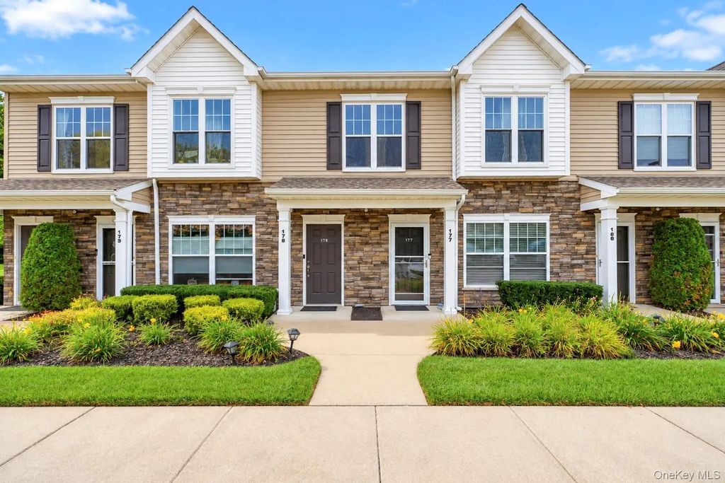 178 Ashley Court, Central Islip