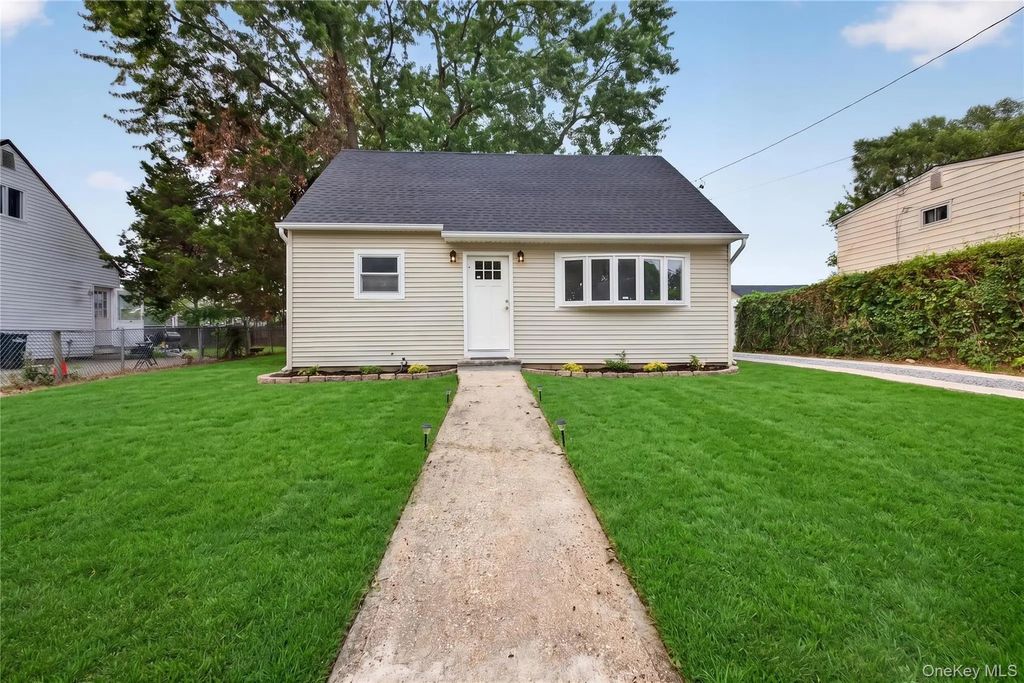 33 Parkway Boulevard, Wyandanch