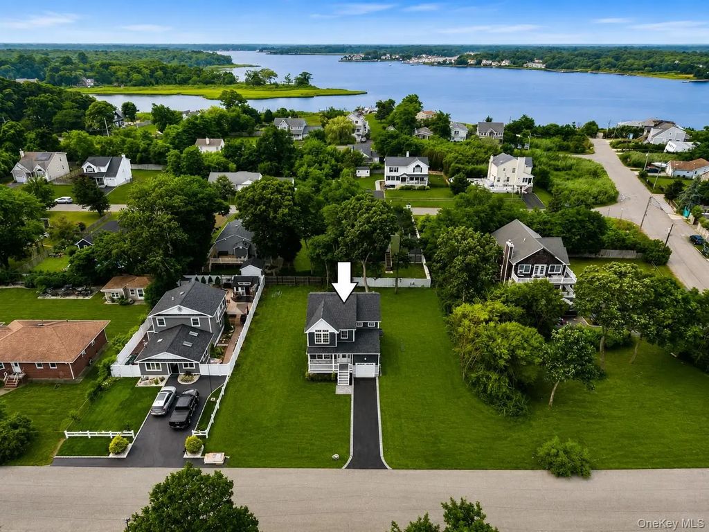 7 Edgewater Drive, Mastic Beach